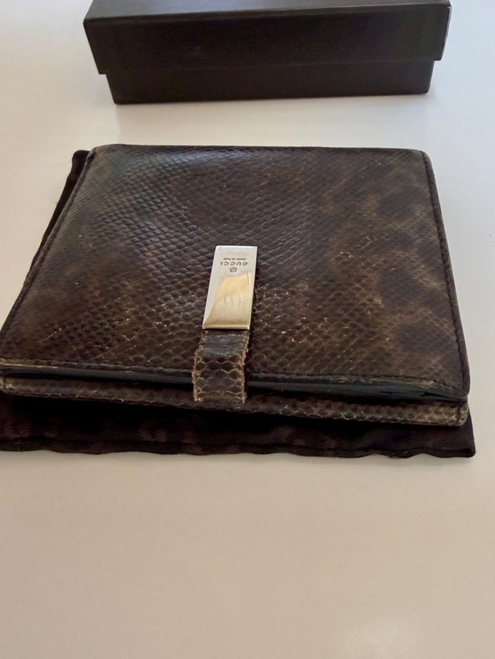 Gucci Python Embossed Textured Leather Compact Wallet with Metal Clasp - Picture 9 of 9